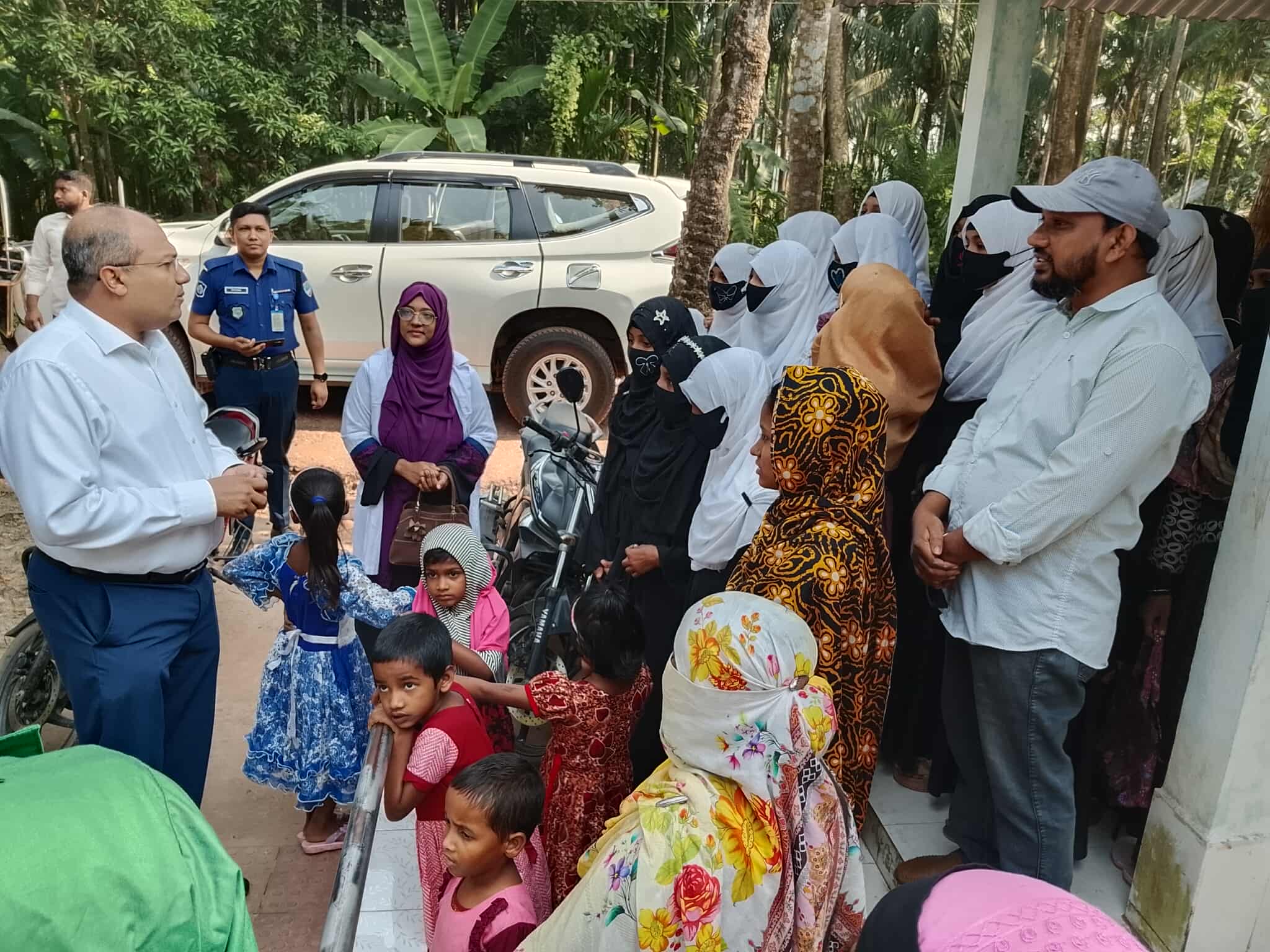 জেলা প্রশাসক, বাগেরহাট মহোদয় কর্তৃক টেংরাখালী, কচুয়া সদর, কচুয়া, বাগেরহাট-এর উঠান বৈঠক পরিদর্শন