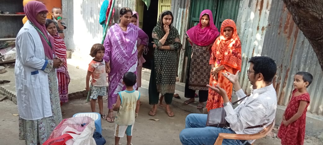 কর্মীর কর্মএলাকা পরিদর্শন