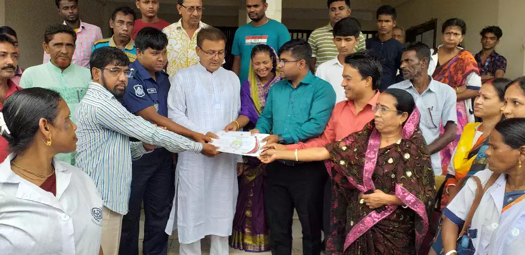 ট্যাব-পিসি বিতরণ