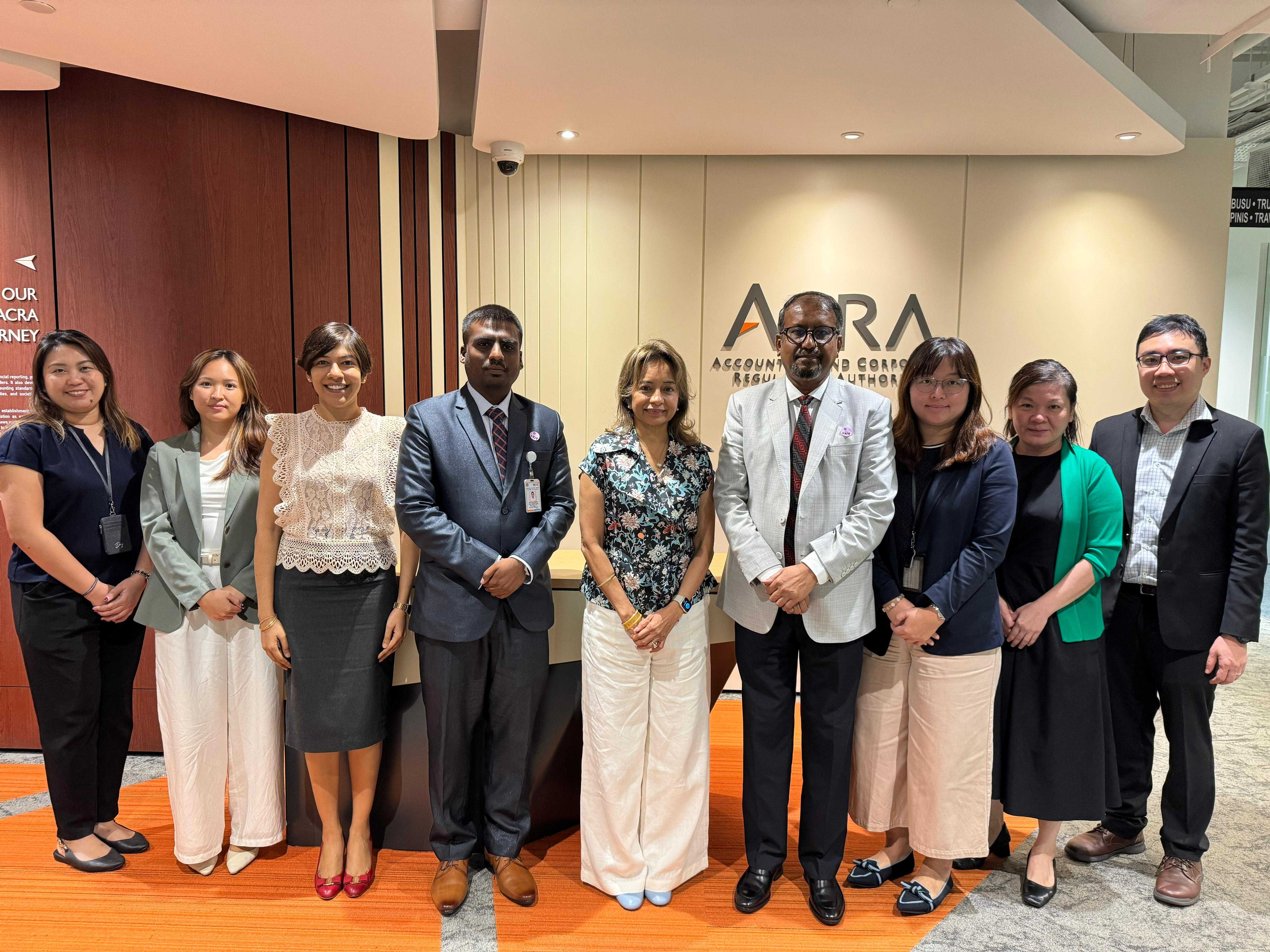 ফাইনান্সিয়াল রিপোর্টিং কাউন্সিল (এফআরসি)-এর চেয়ারম্যান ড. মোঃ সাজ্জাদ হোসেন ভূইয়ার নেতৃত্বে এফআরসি প্রতিনিধি দল এবং সিঙ্গাপুরের অ্যাকাউন্টিং অ্যান্ড কর্পোরেট রেগুলেটরি অথরিটি (ACRA)-এর মধ্যে একটি দ্বিপাক্ষিক বৈঠক আজ ২৪ সেপ্টেম্বর ২০২৫ তারিখে ACRA কার্যালয়ে অনুষ্ঠিত হয়।