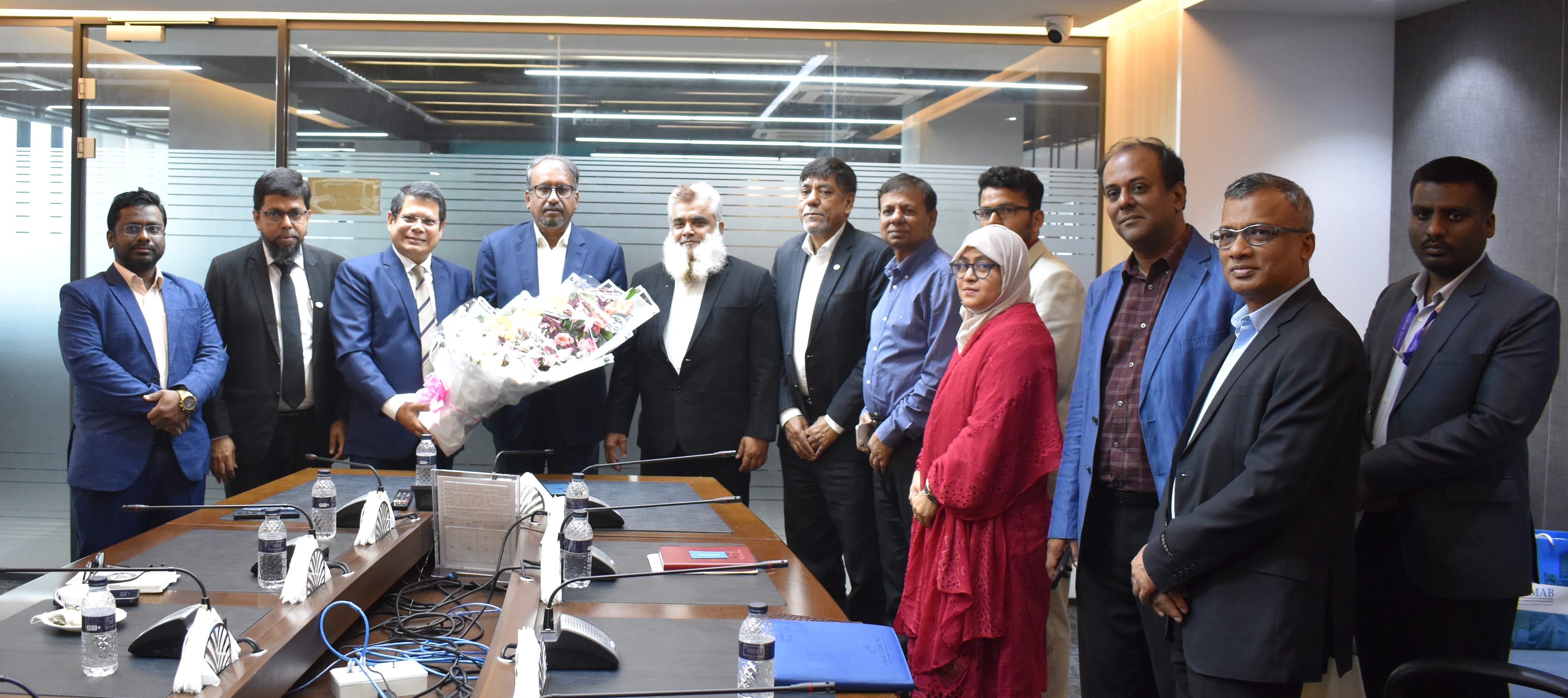 দি ইনস্টিটিউট অব কস্ট অ্যান্ড ম্যানেজমেন্ট এ্যাকাউন্টেন্টস্ অব বাংলাদেশ (আইসিএমএবি) এর প্রেসিডেন্ট জনাব মো: কাউসার আলম এফসিএমএ এর নেতৃত্বে আইসিএমএবি এর নবনির্বাচিত কাউন্সিল ০৮-০২-২০২৬ তরিখে এফআরসি চেয়ারম্যানের সাথে সৌজন্য স্বাক্ষাত করে।