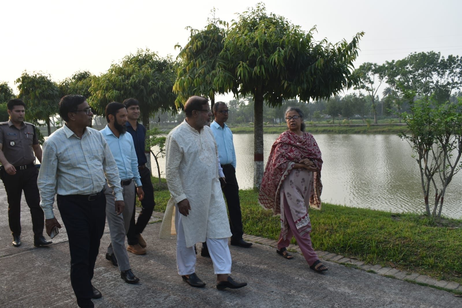 মৎস্য ও প্রাণিসম্পদ মন্ত্রণালয়ের সম্মানিত সচিব মহোদয়ের বিএফআরআই পরিদর্শন