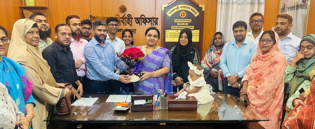 উপজেলা নির্বাহী অফিসার মহোদয়ের ফুলের শুভেচ্ছা।