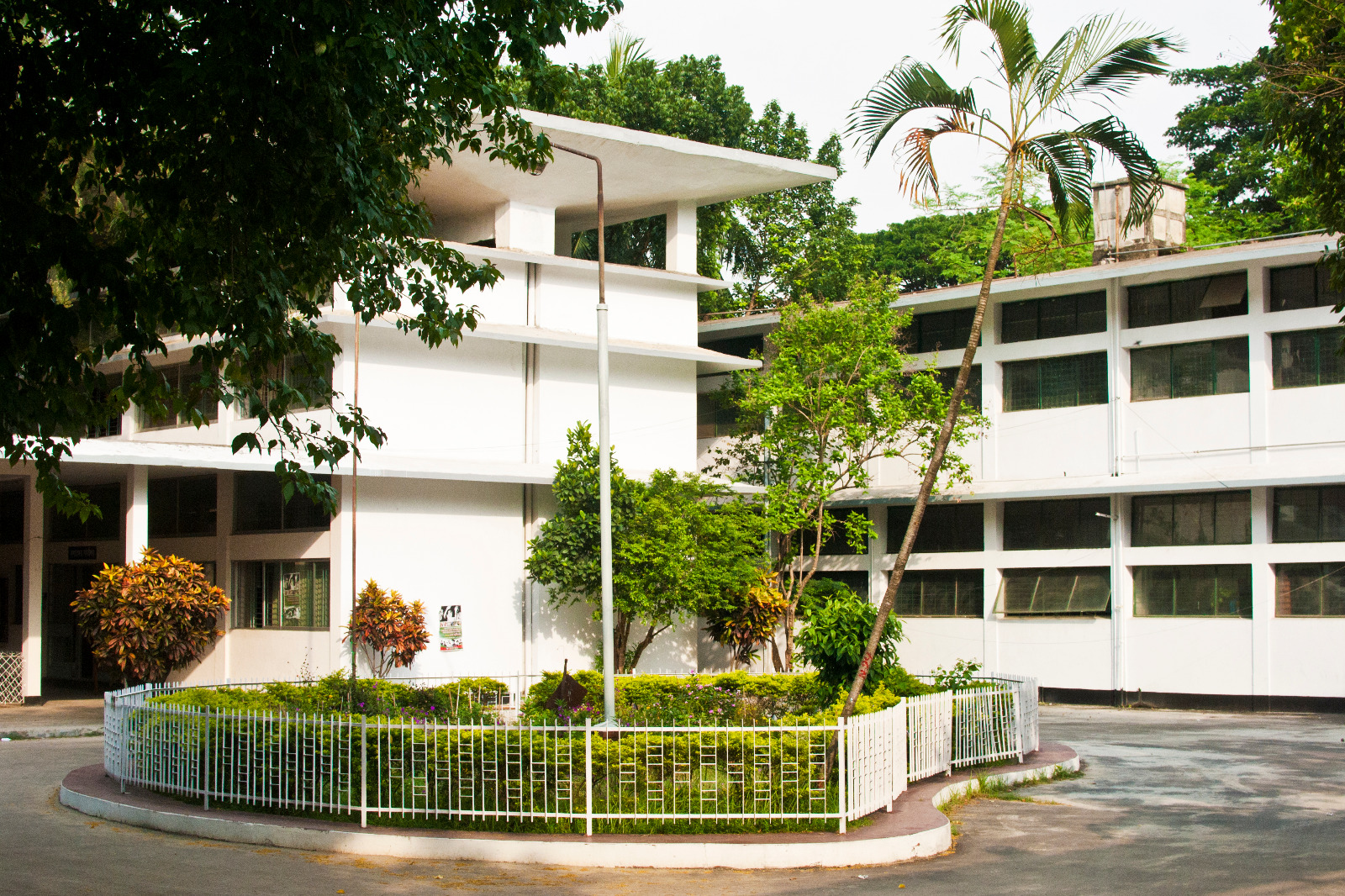 কলেজ ভবন