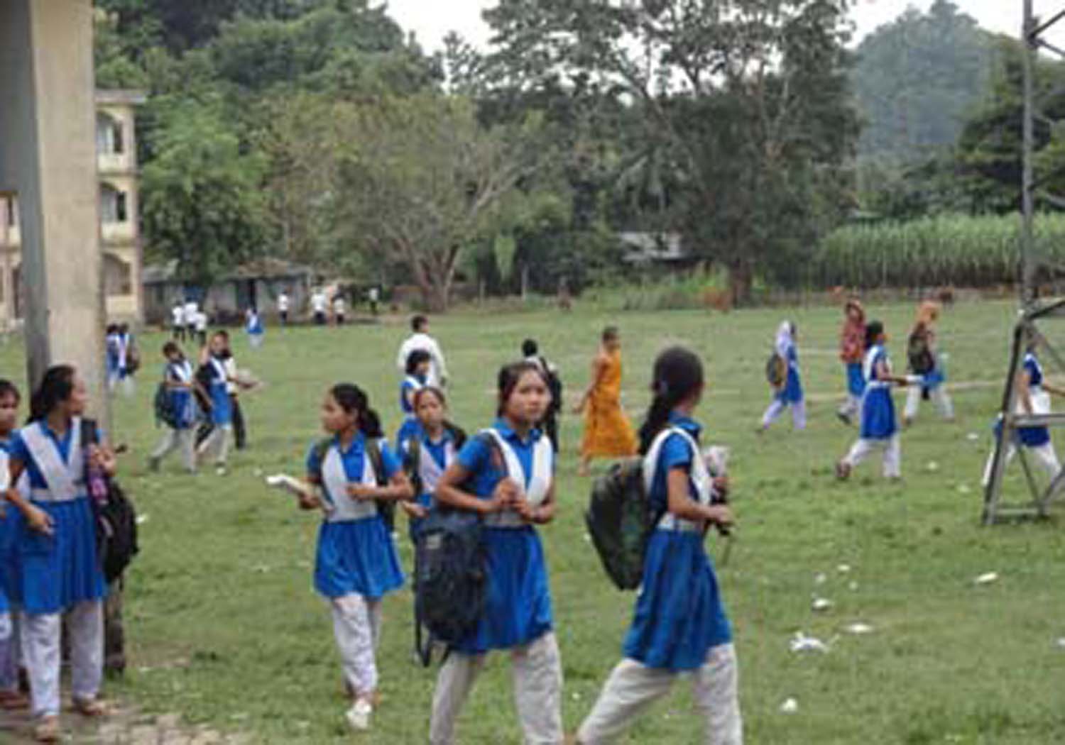 বিদ্যালয়ের ছুটিকালীন মুহুর্ত