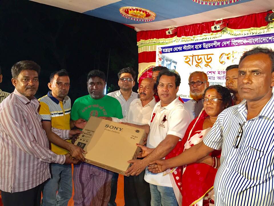 সল্প উন্নত দেশ হতে উন্নয়শীল দেশে উত্তরণের যোগ্যতা অর্জনের ঐতিহাসিক সাফল্য উদ্যাপন উপলক্ষে ১৩ নং গুটুদিয়া ইউনিয়ন পরিষদ অয়োজিত হাডুডু ও বাউল গানের আয়োজন করা হয়।