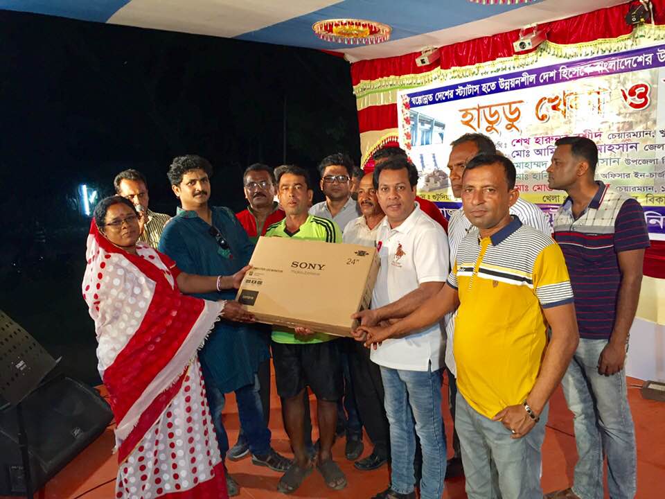 সল্প উন্নত দেশ হতে উন্নয়শীল দেশে উত্তরণের যোগ্যতা অর্জনের ঐতিহাসিক সাফল্য উদ্যাপন উপলক্ষে ১৩ নং গুটুদিয়া ইউনিয়ন পরিষদ অয়োজিত হাডুডু ও বাউল গানের আয়োজন করা হয়।