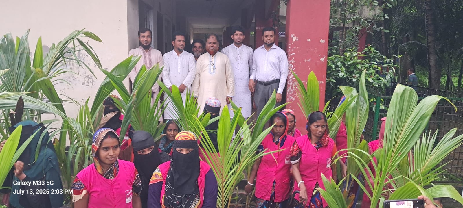 স্বপ্না প্রজেক্ট-2 এর আওতাধীন গাছ বিতরণ