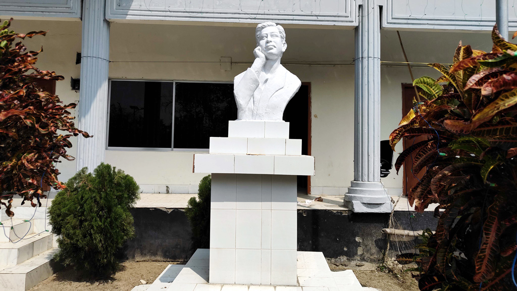 তরুণ কবি সুকান্ত ভট্টাচার্য এর পৈতৃক ভিটা