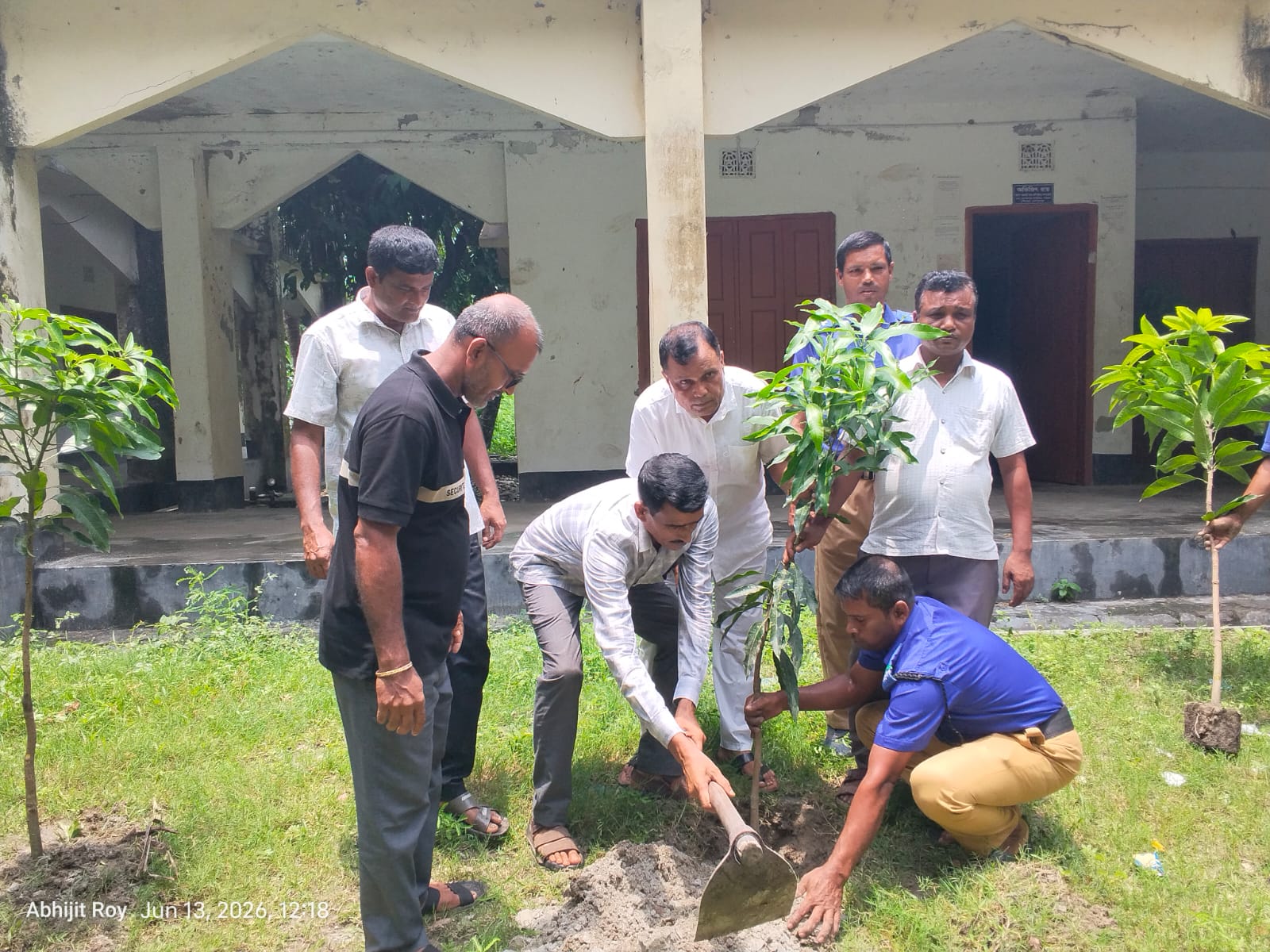মাননীয় প্রধানমন্ত্রীর নির্দেশনা মোতাবেক ১৩ই জুন,২০২৬ তারিখে একযোগে দেশব্যাপী ৫ বছরে ২৫ কোটি বৃক্ষরোপণ কর্মসূচির আওতায় বৃক্ষরোপণ ও রোপিত চারার রক্ষণাবেক্ষণ ও পরিচর্যা কর্মসূচি বাস্তবায়ন। আয়োজনে : ০৩ নং গোপালপুর ইউনিয়ন পরিষদ টুঙ্গিপাড়া, গোপালগঞ্জ