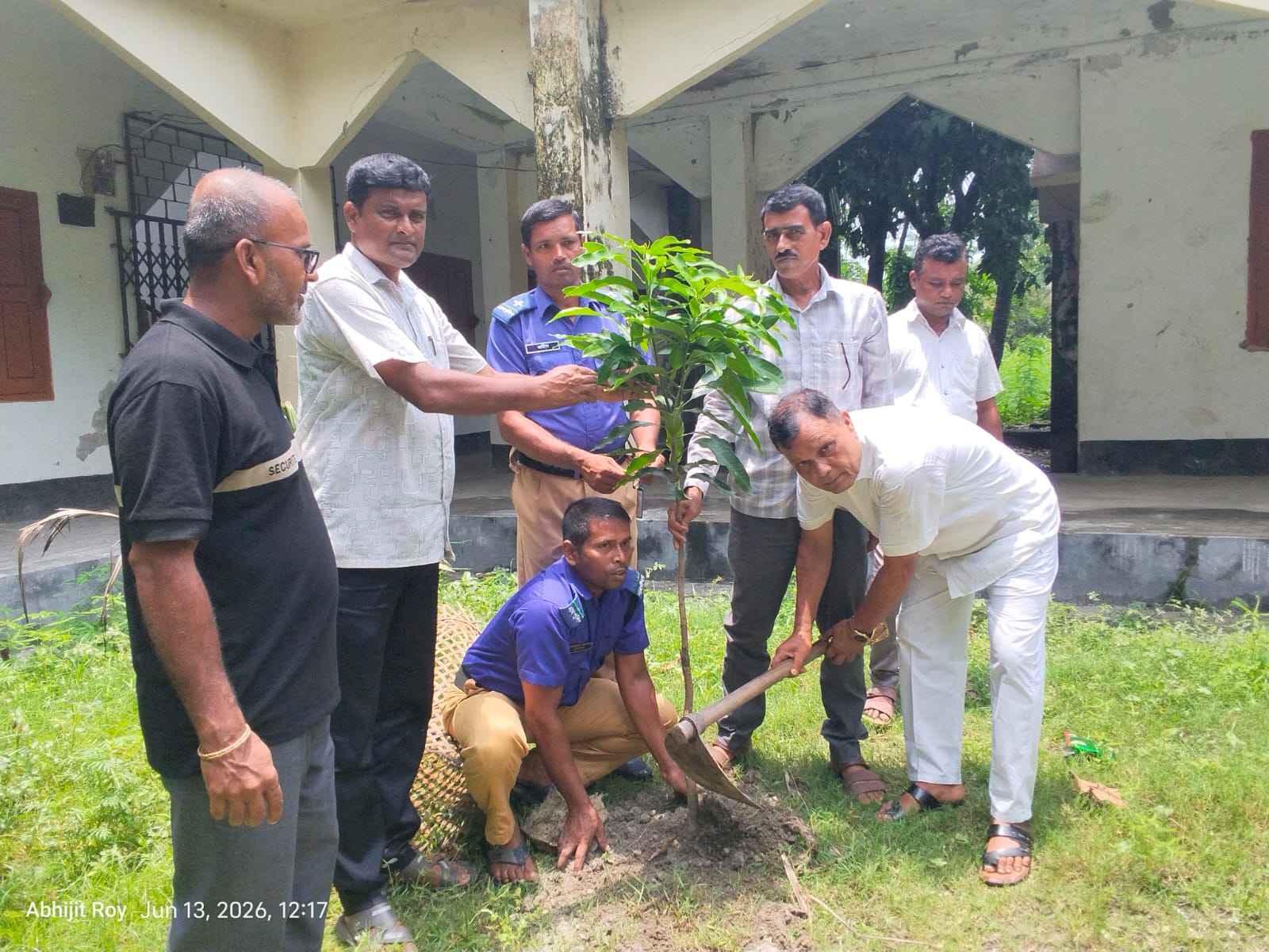 মাননীয় প্রধানমন্ত্রীর নির্দেশনা মোতাবেক ১৩ই জুন,২০২৬ তারিখে একযোগে দেশব্যাপী ৫ বছরে ২৫ কোটি বৃক্ষরোপণ কর্মসূচির আওতায় বৃক্ষরোপণ ও রোপিত চারার রক্ষণাবেক্ষণ ও পরিচর্যা কর্মসূচি বাস্তবায়ন। আয়োজনে : ০৩ নং গোপালপুর ইউনিয়ন পরিষদ টুঙ্গিপাড়া, গোপালগঞ্জ