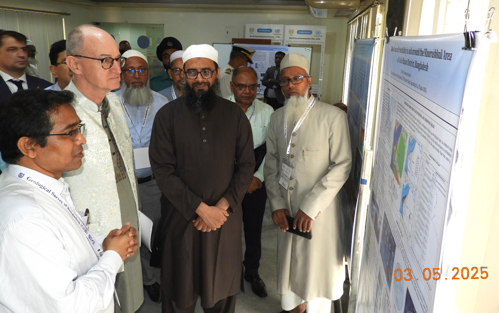 পোষ্টার প্রদর্শনীতে সম্মানিত বিশেষ অতিথিবৃন্দ