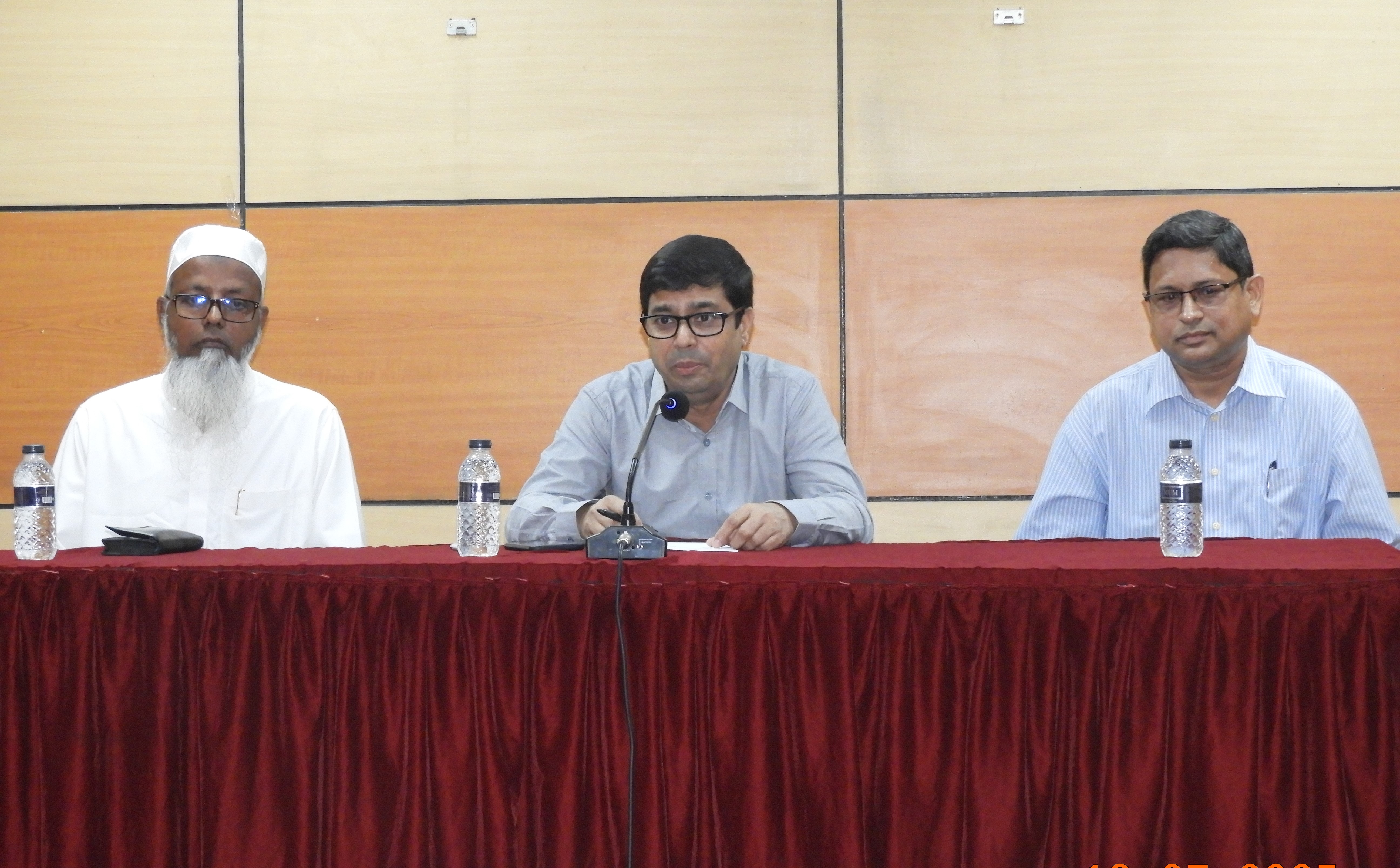 উপ-মহাপরিচালকদ্বয়কে সাথে নিয়ে মহাপরিচালক মহোদয়ের দিকনির্দেশনা মূলক বক্তব্য প্রদান