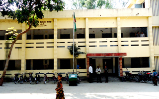 বড়পুকুরিয়া কলেজ 