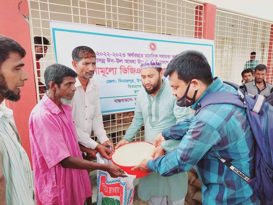 ভিজিএফ চাল বিতরণ