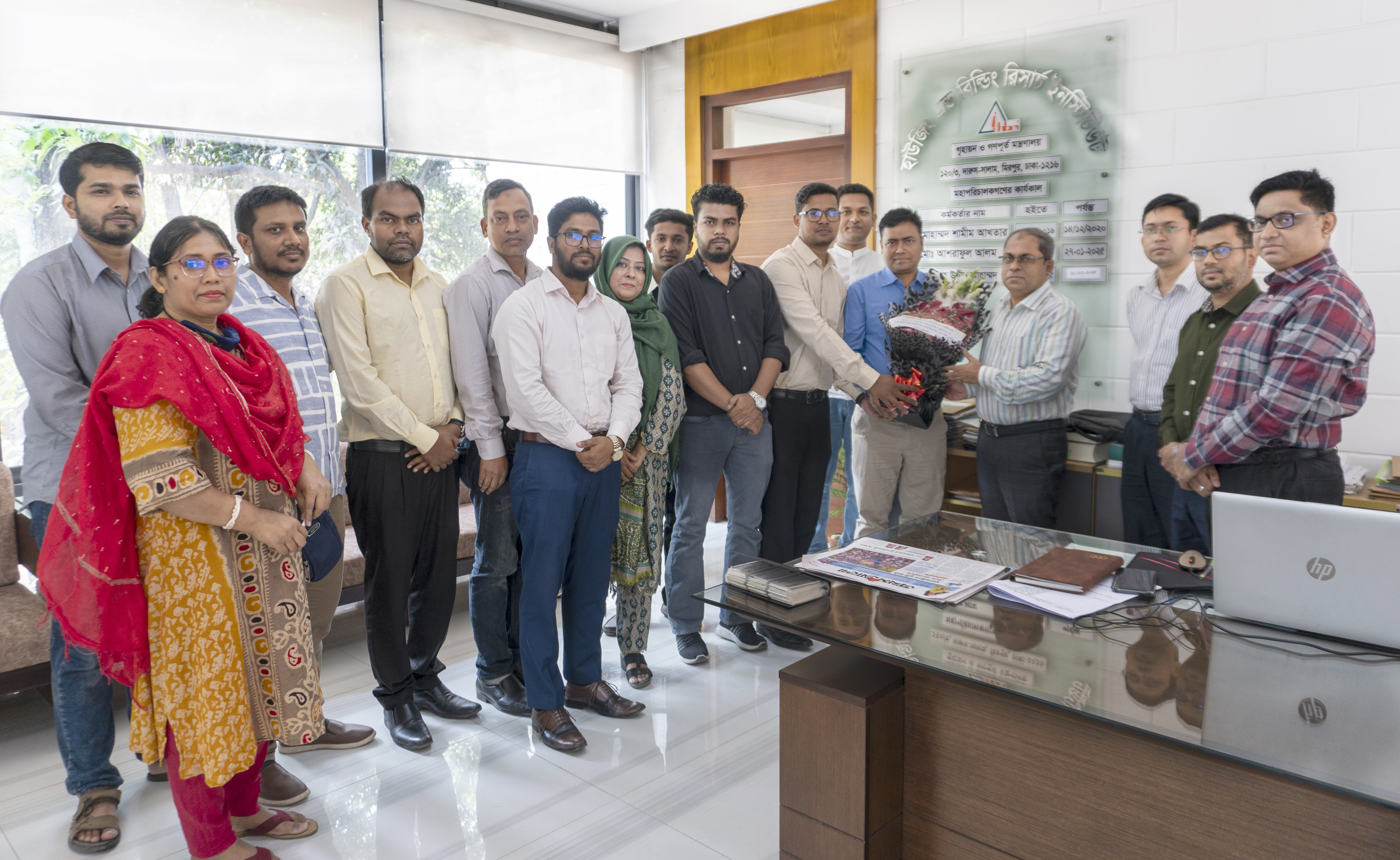 নব-নিযুক্ত মহাপরিচালক মহোদয়কে এইচবিআরআই অফিসার্স এসোসিয়েশন কর্তৃক ফুলেল শুভেচ্ছা।