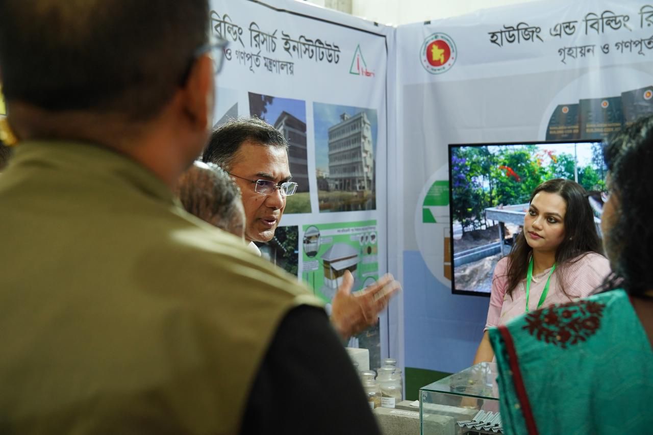 বিশ্ব পরিবেশ দিবস–২০২৬ উপলক্ষে আয়োজিত পরিবেশ মেলায় হাউজিং এন্ড বিল্ডিং রিসার্চ ইনস্টিটিউট (এইচবিআরআই)-এর প্রদর্শনী স্টল পরিদর্শন করেন গণপ্রজাতন্ত্রী বাংলাদেশ সরকারের মাননীয় প্রধানমন্ত্রী।