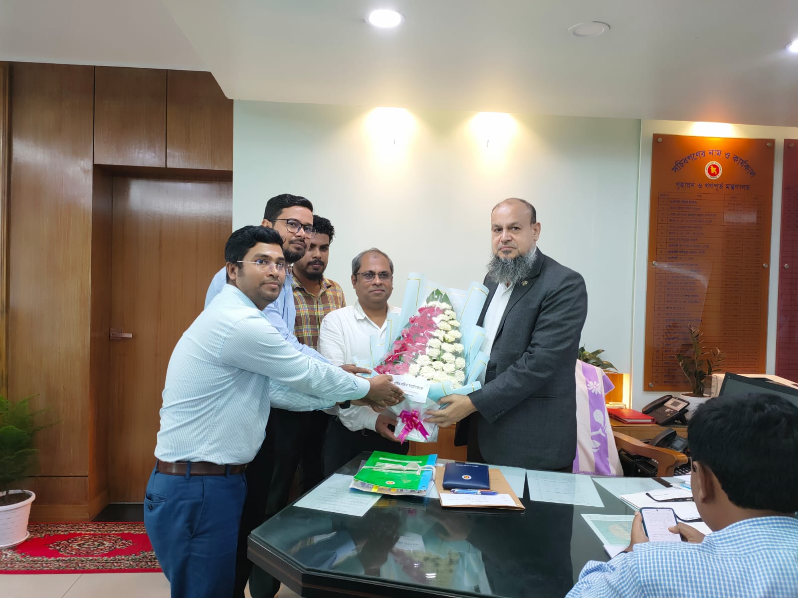 এইচবিআরআই অফিসার্স এসোসিয়েশন কর্তৃক গৃহায়ন ও গণপূর্ত মন্ত্রণালয়ের নব-নিযুক্ত মাননীয় সচিব মহোদয় কে ফুলেল শুভেচ্ছা।