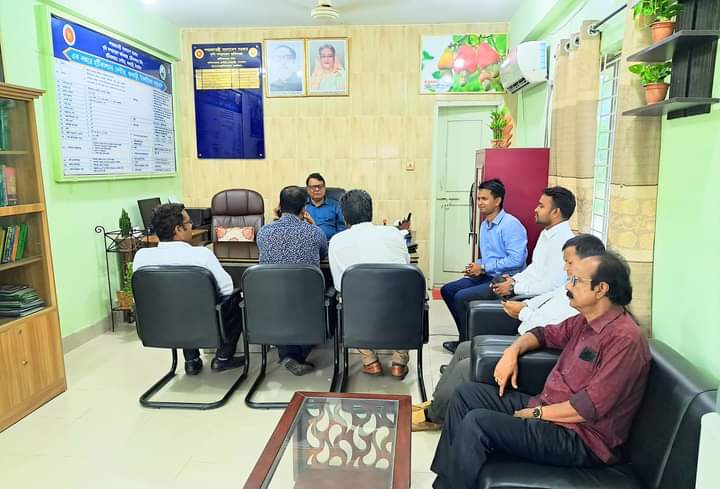 YRFP প্রকল্পের সম্মানিত প্রকল্প পরিচালক ড. মো: মেহেদী মাসুদ স্যার, হর্টিকালচার সেন্টার ‍উইং এর সম্মানিত অতিরিক্ত পরিচালক কে জে এম আব্দুল আউয়াল স্যার এবং উপপরিচালক (ফুল ও ফল) মোহাম্মদ জাহাঙ্গীর আলম স্যারের ধনবাড়ী, হটিকালচার সেন্টার পরিদর্শন