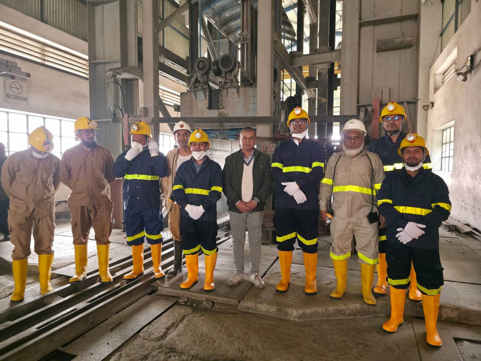 মধ্যপাড়া গ্রানাইট মাইনিং কোম্পানী লিমিটেড পরিদর্শন এবং কোম্পানির কর্মকর্তাগণের সাথে মহাপরিচালক, হাইড্রোকার্বন ইউনিট -এর মতবিনিময়