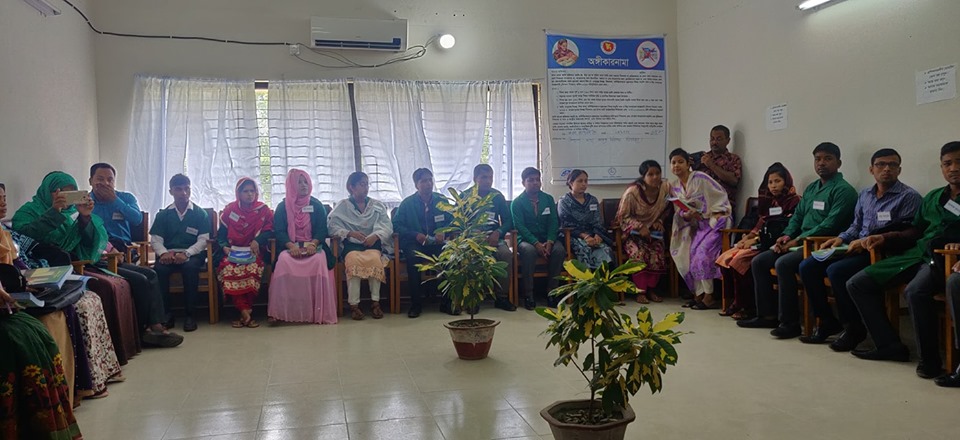 চিরিরবন্দর উপজেলা স্বাস্থ্য কমপ্লেক্স। গত ২৭২০১৯ইং, তারিখ সম্মানিত ডিভিশনাল ডিরেক্টর রংপুর জনাব ডাঃ মোস্তফা খালেদ আহমেদ স্যার, সি এইচ সি পি প্রোগ্রাম এর বিশেষজ্ঞ ডিজিএইচএস শ্রদ্ধেয় ডাঃ শাহজাহান স্যার এবং দিনাজপুরের সুযোগ্য সিভিল সার্জন ডাঃ আব্দুল কুদ্দুস স্যার চিরিরবন্দর উপজেলা নব নির্বাচিত সি এইচ সি পিদের তিন মাসের ট্রেনিং কার্যক্রম পরিদর্শন করেন।শ্রদ্ধেয় স্যার মহাদ্বয়গণ সমস্ত চিরির বন্দর উপজেলা স্বাস্থ্য কমপ্লেক্স পরিদর্শন করেন 