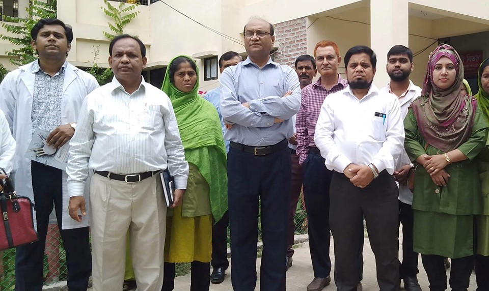 চিরিরবন্দর উপজেলা স্বাস্থ্য কমপ্লেক্স। গত ২৭২০১৯ইং, তারিখ সম্মানিত ডিভিশনাল ডিরেক্টর রংপুর জনাব ডাঃ মোস্তফা খালেদ আহমেদ স্যার, সি এইচ সি পি প্রোগ্রাম এর বিশেষজ্ঞ ডিজিএইচএস শ্রদ্ধেয় ডাঃ শাহজাহান স্যার এবং দিনাজপুরের সুযোগ্য সিভিল সার্জন ডাঃ আব্দুল কুদ্দুস স্যার চিরিরবন্দর উপজেলা নব নির্বাচিত সি এইচ সি পিদের তিন মাসের ট্রেনিং কার্যক্রম পরিদর্শন করেন।শ্রদ্ধেয় স্যার মহাদ্বয়গণ সমস্ত চিরির বন্দর উপজেলা স্বাস্থ্য কমপ্লেক্স পরিদর্শন করেন 