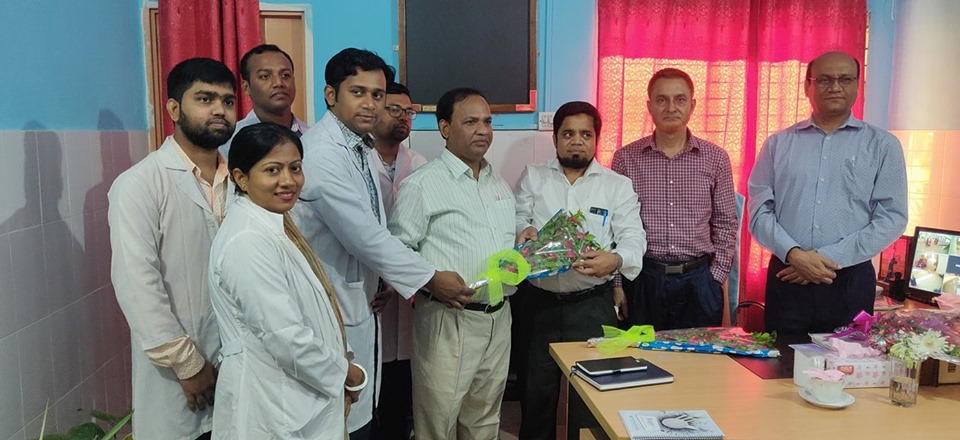 চিরিরবন্দর উপজেলা স্বাস্থ্য কমপ্লেক্স। গত ২৭২০১৯ইং, তারিখ সম্মানিত ডিভিশনাল ডিরেক্টর রংপুর জনাব ডাঃ মোস্তফা খালেদ আহমেদ স্যার, সি এইচ সি পি প্রোগ্রাম এর বিশেষজ্ঞ ডিজিএইচএস শ্রদ্ধেয় ডাঃ শাহজাহান স্যার এবং দিনাজপুরের সুযোগ্য সিভিল সার্জন ডাঃ আব্দুল কুদ্দুস স্যার চিরিরবন্দর উপজেলা নব নির্বাচিত সি এইচ সি পিদের তিন মাসের ট্রেনিং কার্যক্রম পরিদর্শন করেন।শ্রদ্ধেয় স্যার মহাদ্বয়গণ সমস্ত চিরির বন্দর উপজেলা স্বাস্থ্য কমপ্লেক্স পরিদর্শন করেন 