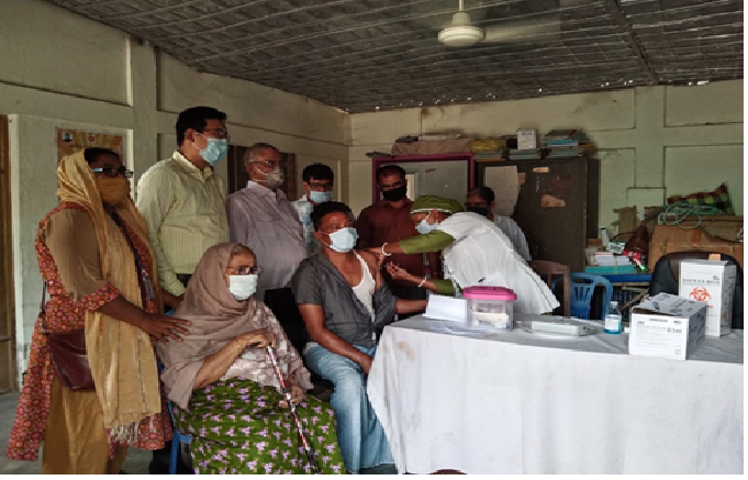 বরইকান্দি ইউনিয়ন পরিষদে কোভিড-১৯ ভ্যাকসিন প্রদান কার্যক্রম
