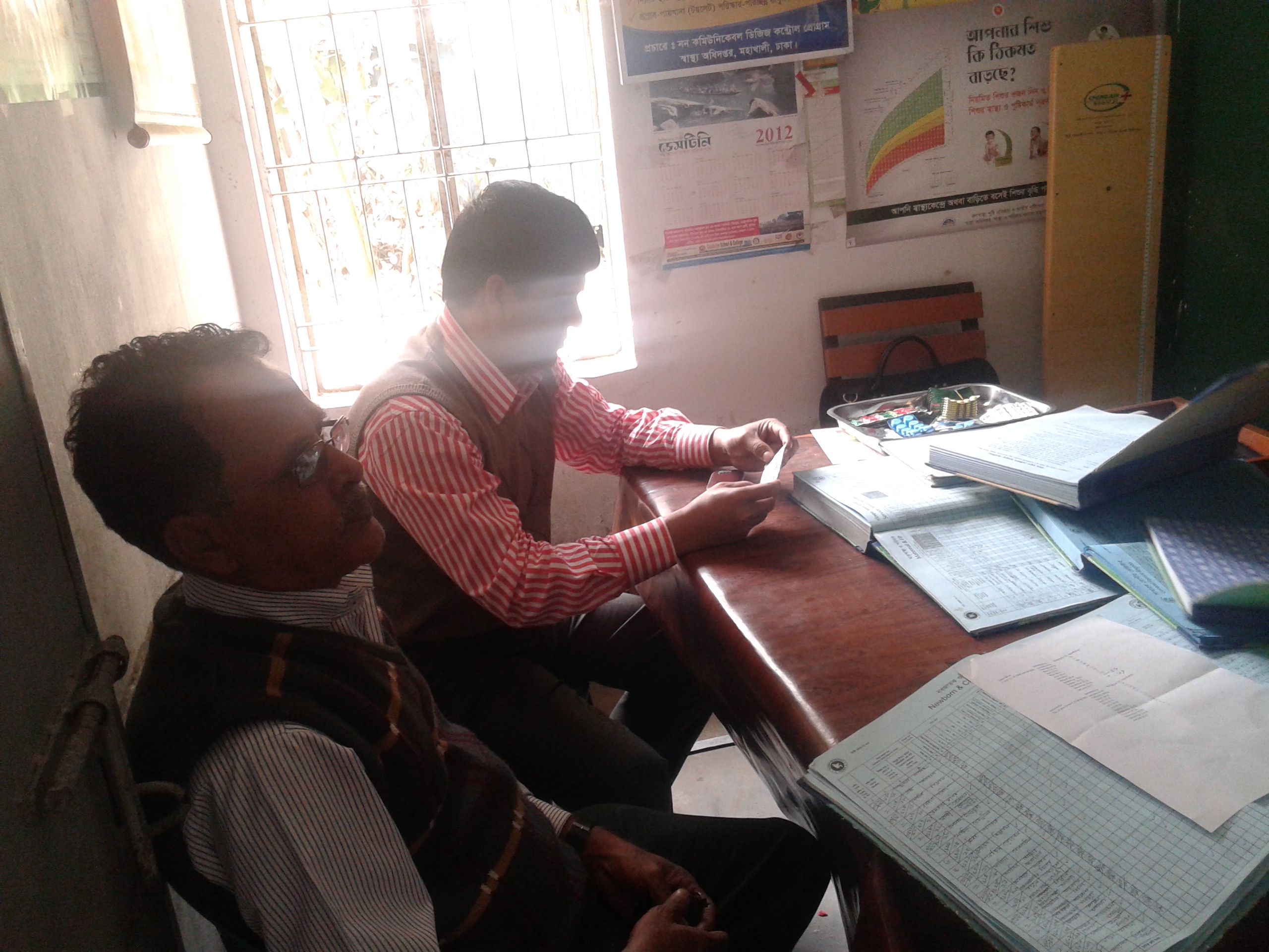 ডাঃ মোহাম্মদ জালাল হোসেন, উপজেলা স্বাস্থ্য ও পঃ পঃ কর্মকর্তার সুন্দলপুর কমিউনিটি ক্লিনিকি পরিদর্শন