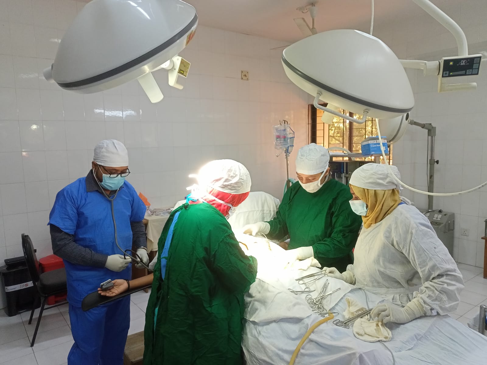 জরুরী প্রসূতি সেবা এর অংশ ‍হিসেবে সিজারিয়ান সেকশান এর মাধ্যমে ডেলিভারী