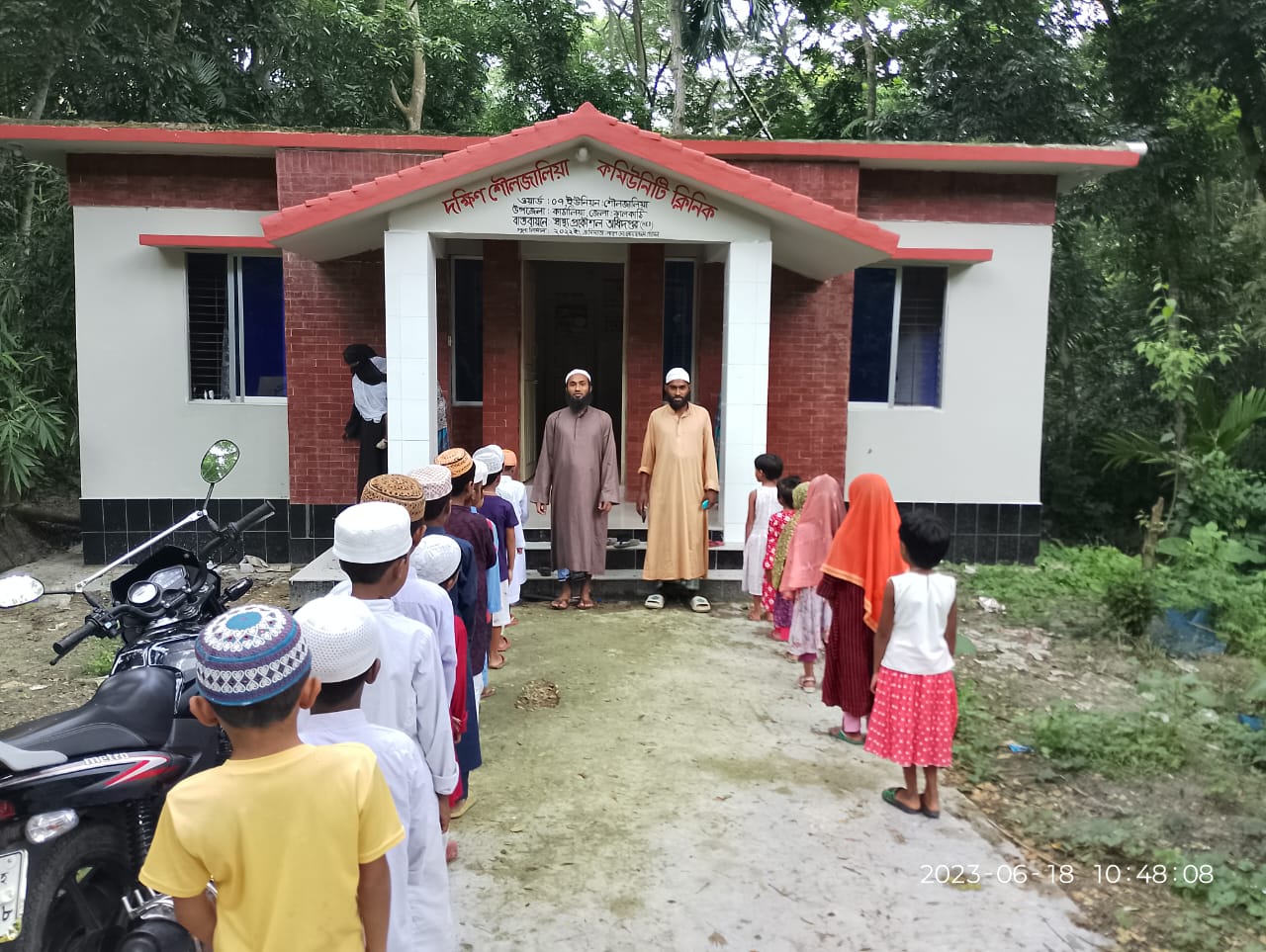 কমিউনিটি ক্লিনিকে সেবা দান