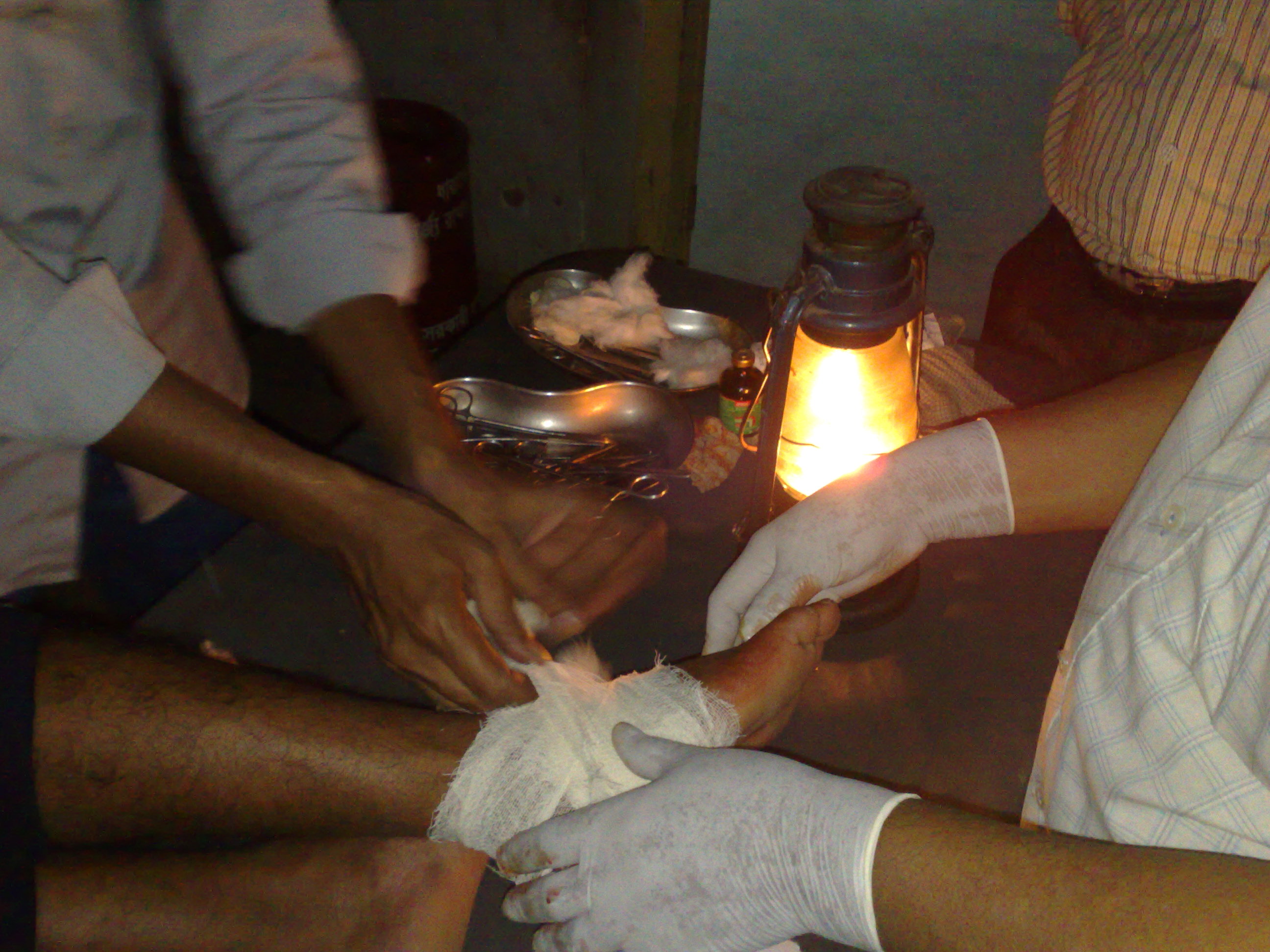 দিন কি রাত,আলোকিত কি আলোহীন।মানুষের সেবায় আমরা ক্লান্তিহীন।