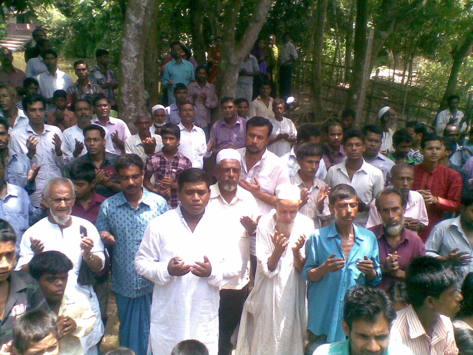 কমিউনিটি ক্লিনিক উদ্বোধন-এ এলাকার জনসাধারন 