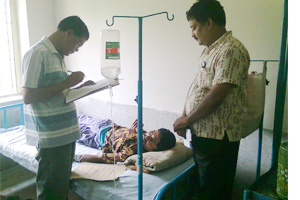 ওয়ার্ডে ভিজিটরত ডাক্তার