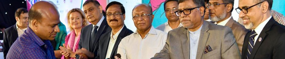 জরুরী প্রসূতি সেবায় বিশেষ অবদানের জন্য ২০১৮ স্বাস্থ্য মন্ত্রীর পুরুস্কার গ্রহন