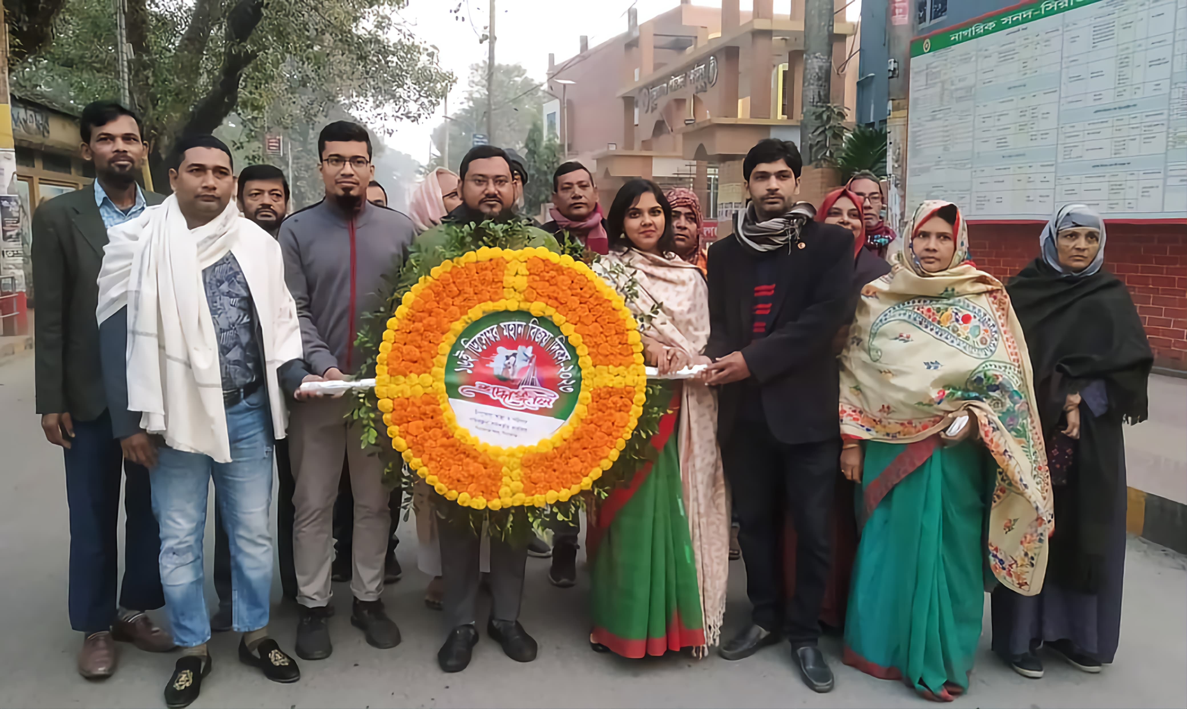 সিরাজগঞ্জ সদর উপজেলা স্বাস্থ্য ও পরিবার পরিকল্পনা কর্মকর্তার কার্যালয়ের কর্মকর্তা কর্মচারী বৃন্দ ১৬ই ডিসেম্বর মহান বিজয় দিবস উপলক্ষে স্মৃতি স্তম্ভে পুষ্পস্তবক অর্পণ করেন। র‍্যালি, আলোচনা সভা ও মিলাদ মাহফিলের আয়োজন করা হয়