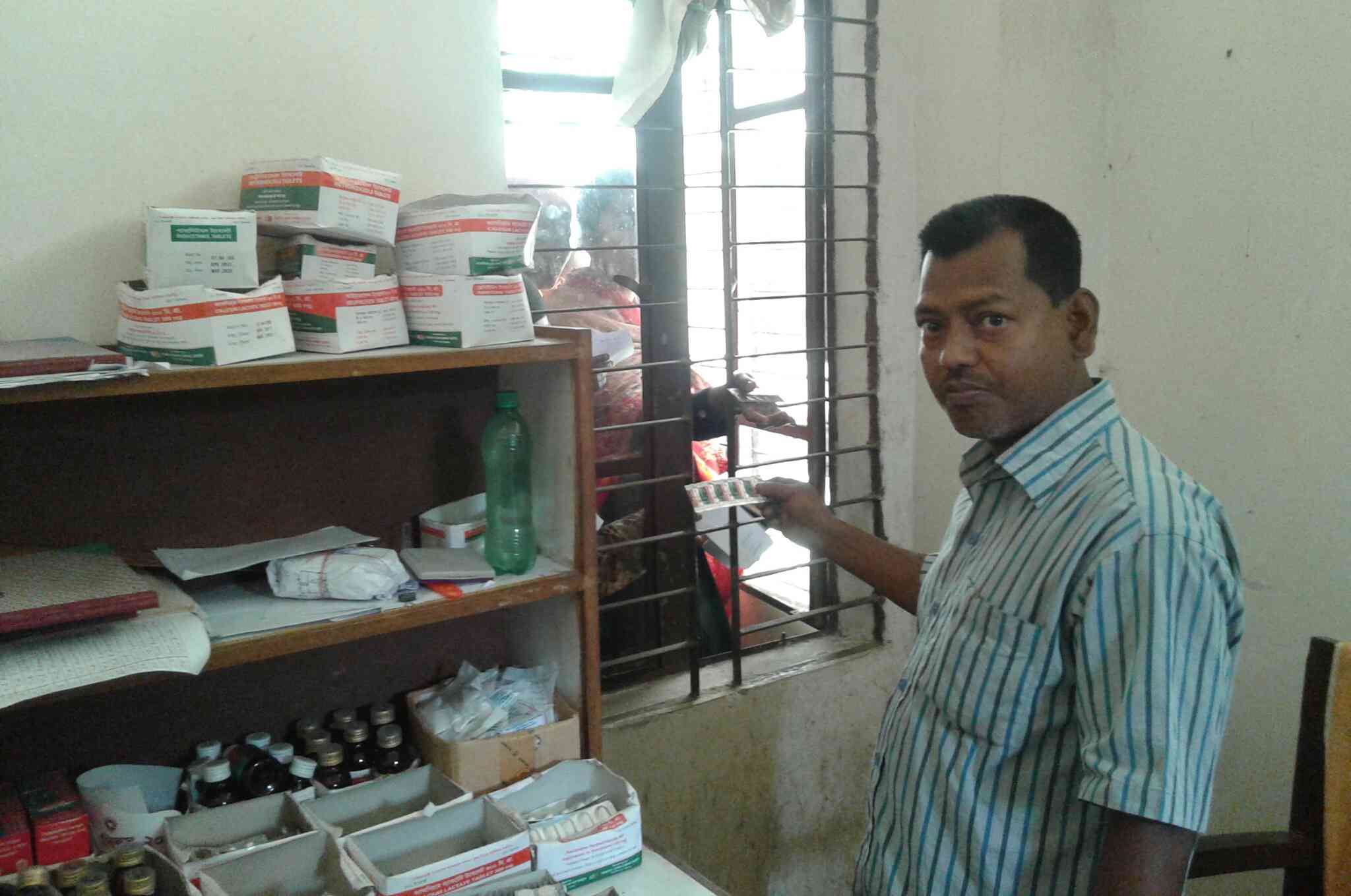 ঔষধ বিতরন