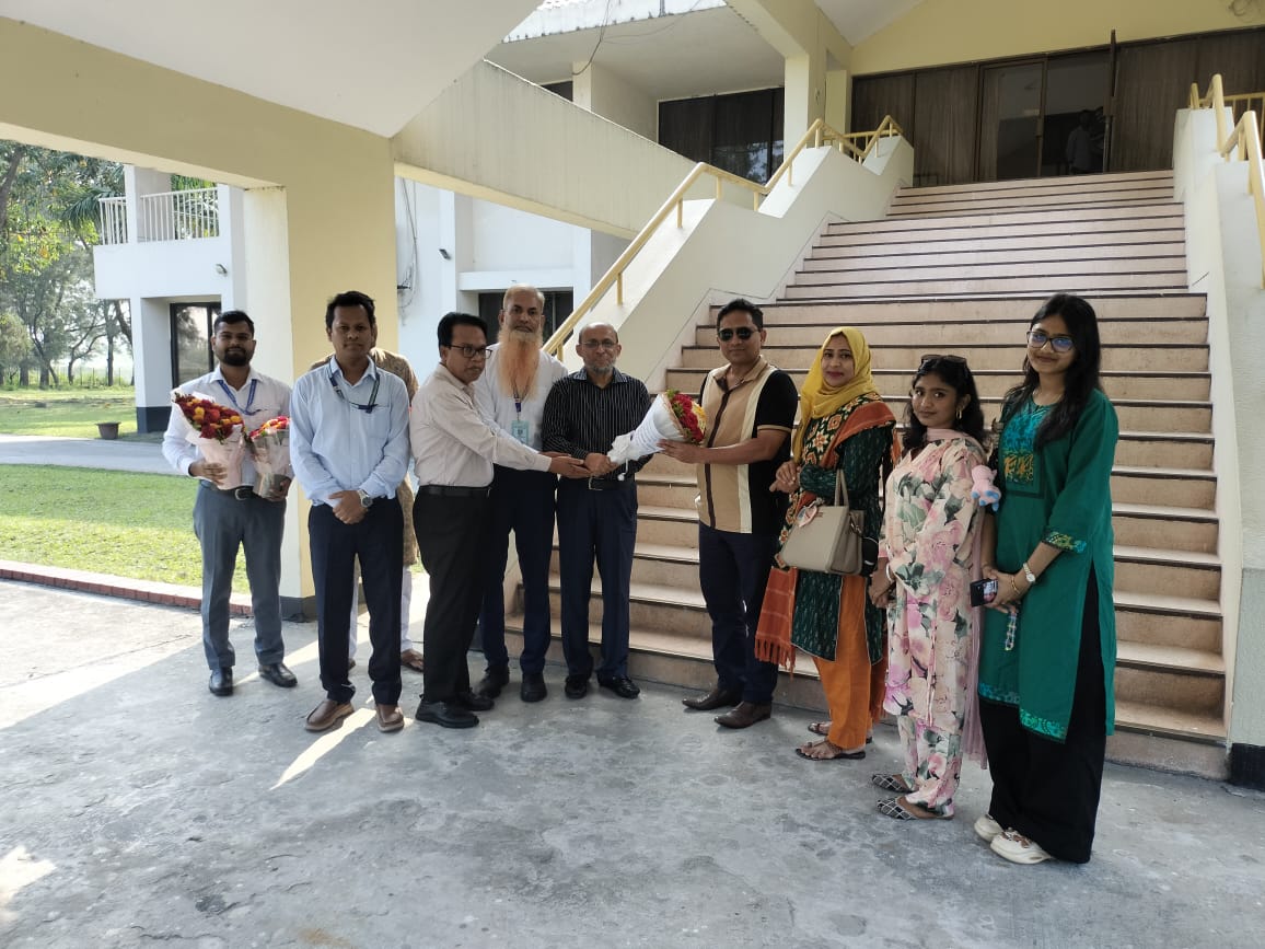 অদ্য ০৭/১১/২০২৫ খ্রীঃ তারিখে স্বাস্থ্য প্রকৌশল অধিদপ্তরের প্রধান প্রকৌশলী মহোদয়, লালমনিরহাট জেলা সফরকালে ফুলেল শুভেচ্ছা জানানো হয়।