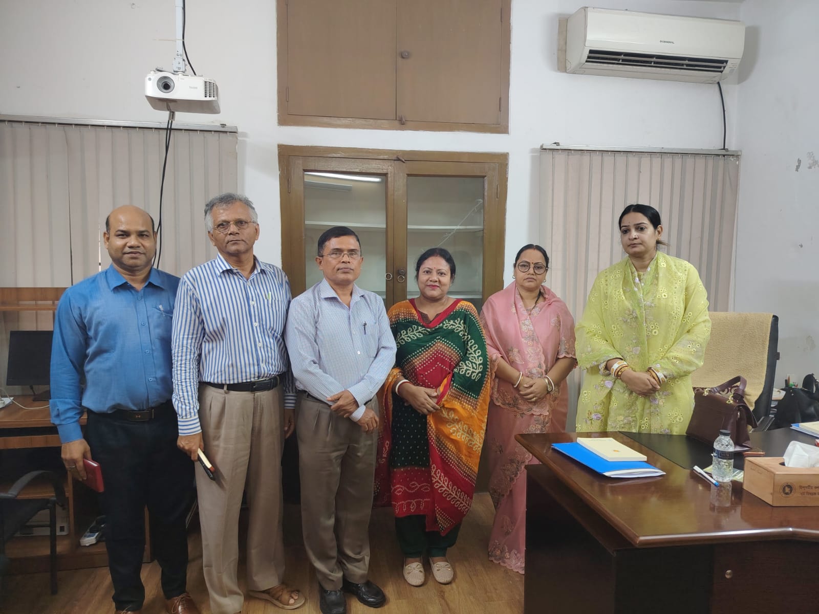 ট্রাস্ট কার্যালয়ে দুই সিনিয়র ভাইস-চেয়ারম্যান।