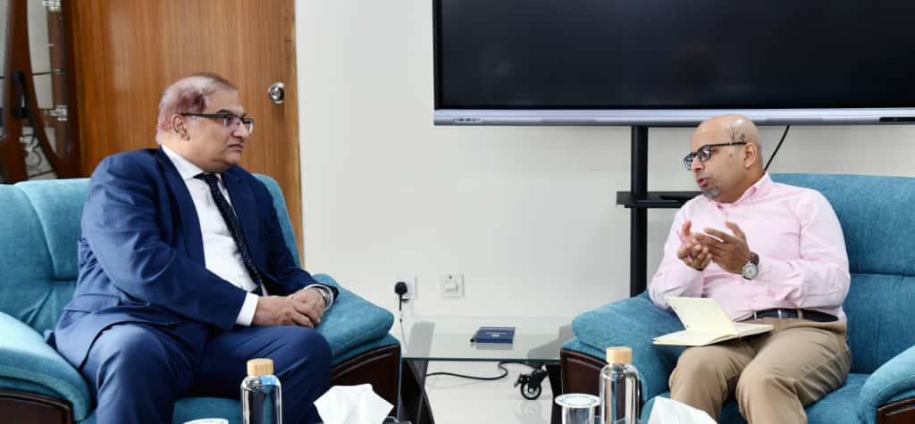 প্রধান উপদেষ্টার ডাক, টেলিযোগাযোগ ও তথ্যপ্রযুক্তি মন্ত্রণালয়ের দায়িত্বপ্রাপ্ত বিশেষ সহকারী ফয়েজ আহমদ তৈয়্যবের সাথে গতকাল সচিবালয়ে তার ডাক ও টেলিযোগাযোগ বিভাগের অফিসকক্ষে সাক্ষাৎ করেন পাকিস্তানের হাই কমিশনার ইমরান হায়দার।