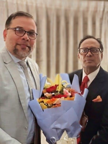 ডাক, টেলিযোগাযোগ ও তথ্যপ্রযুক্তি মন্ত্রণালয় এবং বিজ্ঞান ও প্রযুক্তি মন্ত্রণালয়ের দায়িত্বপ্রাপ্ত মাননীয় মন্ত্রী ফকির মাহবুব আনাম, এমপিকে তাঁর বারিধারার বাসভবনে আজ ফুলেল শুভেচ্ছা জানান তথ্য ও যোগাযোগ প্রযুক্তি বিভাগের সচিব শীষ হায়দার চৌধুরী, এনডিসি।