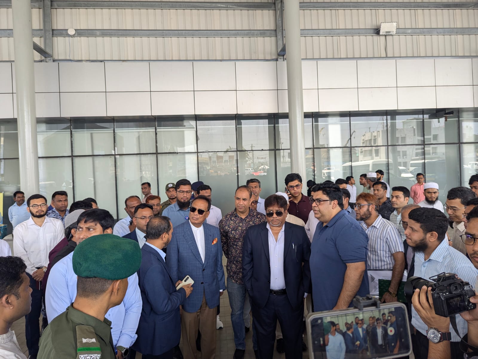 কক্সবাজার বিমানবন্দর এবং রেলওয়ে স্টেশনে ফ্রি ওয়াইফাই সেবা পরিদর্শন।