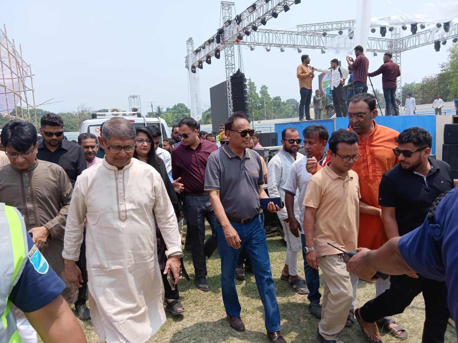 টাঙ্গাইলে কৃষক কার্ড বিতরণ অনুষ্ঠানের প্রস্তুতি পরিদর্শন করলেন ফকির মাহবুব আনাম