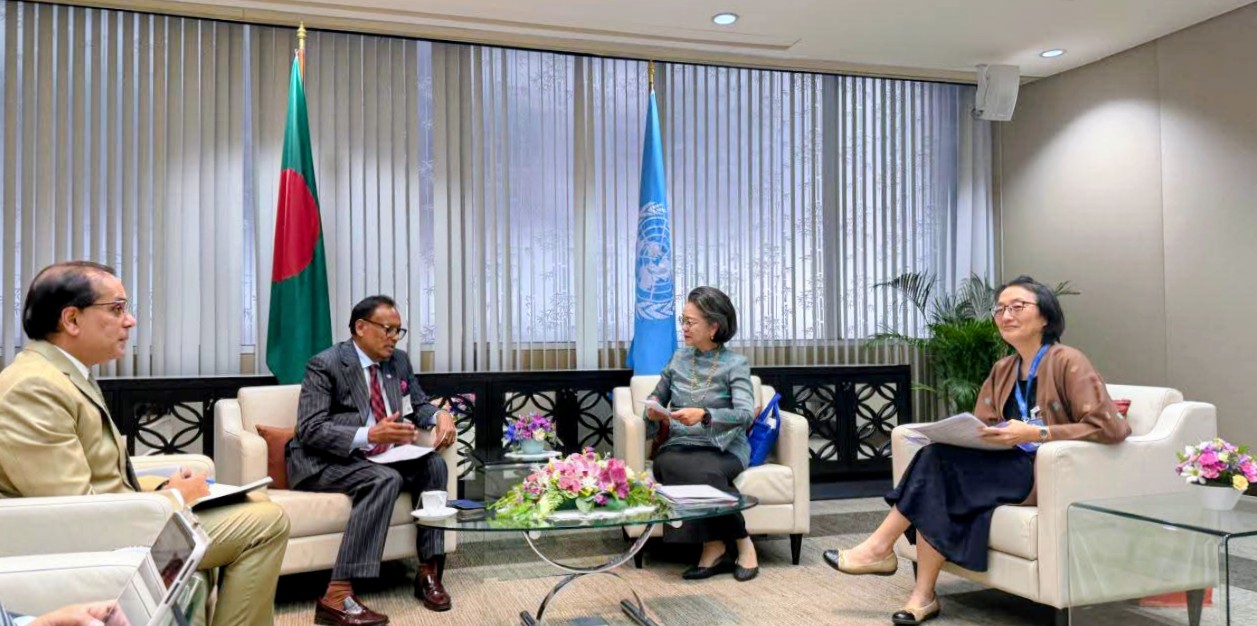 ডাক, টেলিযোগাযোগ ও তথ্যপ্রযুক্তি এবং বিজ্ঞান ও প্রযুক্তি মন্ত্রী ফকির মাহবুব আনাম ব্যাংককে জাতিসংঘের আন্ডার-সেক্রেটারি-জেনারেল এবং ESCAP-এর নির্বাহী সচিব মিস আর্মিদা সালসিয়াহ আলিসজাহবানা এর সাথে দ্বিপাক্ষিক বৈঠক করেন।