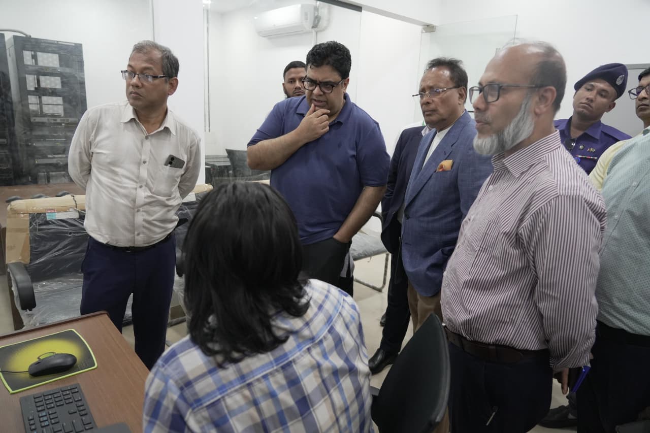 কক্সবাজারে বাংলাদেশ সাবমেরিন ক্যাবল ল্যান্ডিং স্টেশন পরিদর্শন