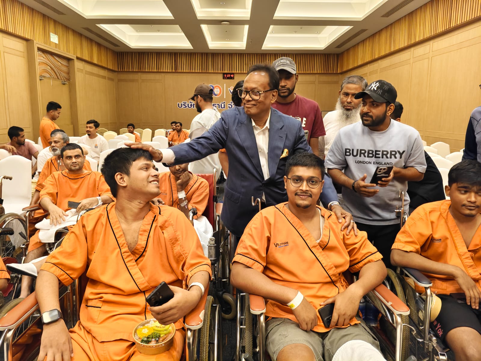 ভেজথানি ইন্টারনেশনাল হসপিটালে চিকিৎসাধীন জুলাই যুদ্ধাহতদের চিকিৎসার খোঁজ খবর নেন ডাক, টেলিযোগাযোগ ও তথ্যপ্রযুক্তি এবং বিজ্ঞান ও প্রযুক্তি মন্ত্রী ফকির মাহবুব আনাম।