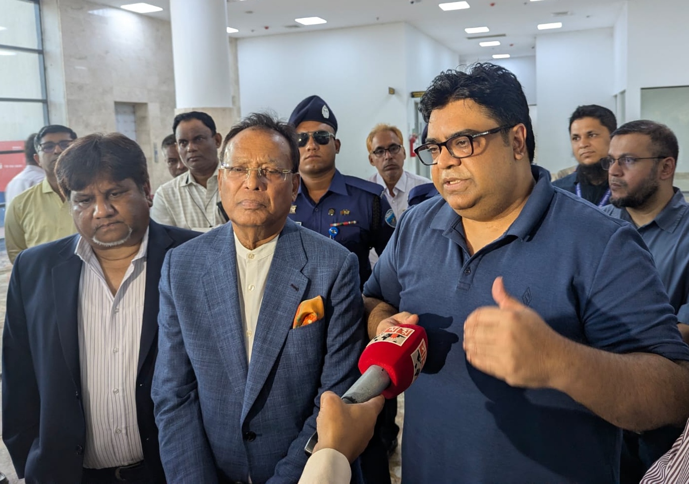 কক্সবাজার বিমানবন্দর এবং রেলওয়ে স্টেশনে ফ্রি ওয়াইফাই সেবা পরিদর্শন।