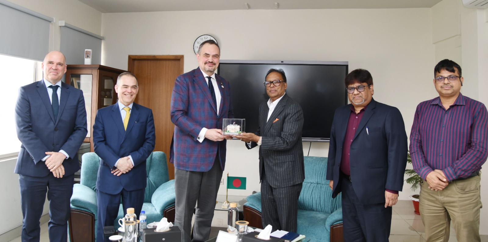 ডাক, টেলিযোগাযোগ ও তথ্যপ্রযুক্তি এবং বিজ্ঞান ও প্রযুক্তি মন্ত্রী ফকির মাহবুব আনাম এর সাথে বাংলাদেশে নিযুক্ত যুক্তরাষ্ট্রের রাষ্ট্রদূত ব্রেন্ট টি. ক্রিস্টেনসেন এর সৌজন্য সাক্ষাৎ