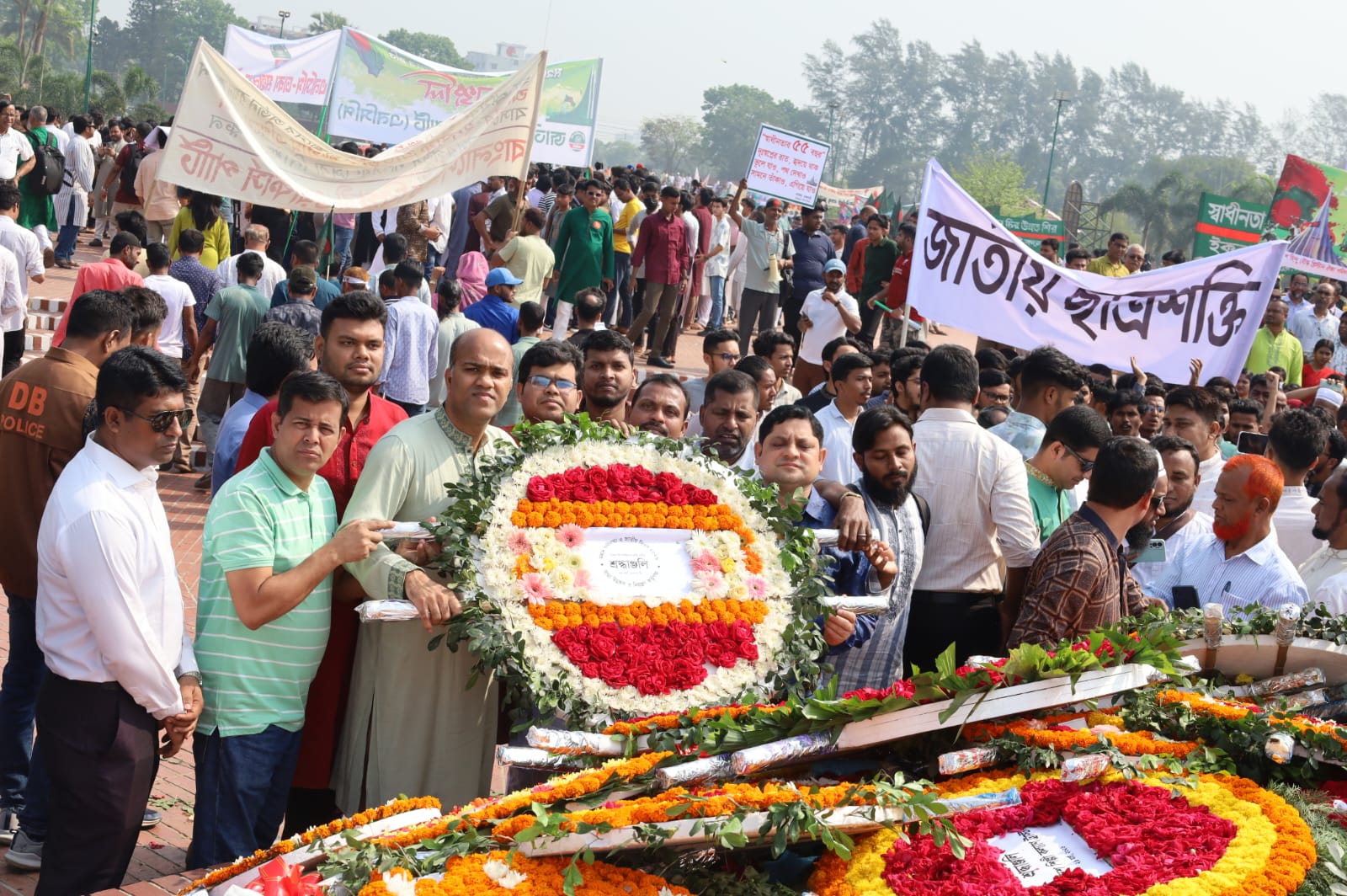২৬ মার্চ ২০২৬ মহান স্বাধীনতা ও জাতীয় দিবস উপলক্ষে জাতীয় স্মৃতিসৌধ, সাভার- এ বীমা উন্নয়ন ও নিয়ন্ত্রণ কর্তৃপক্ষ হতে শ্রদ্ধাঞ্জলি অর্পণ করা হয়।