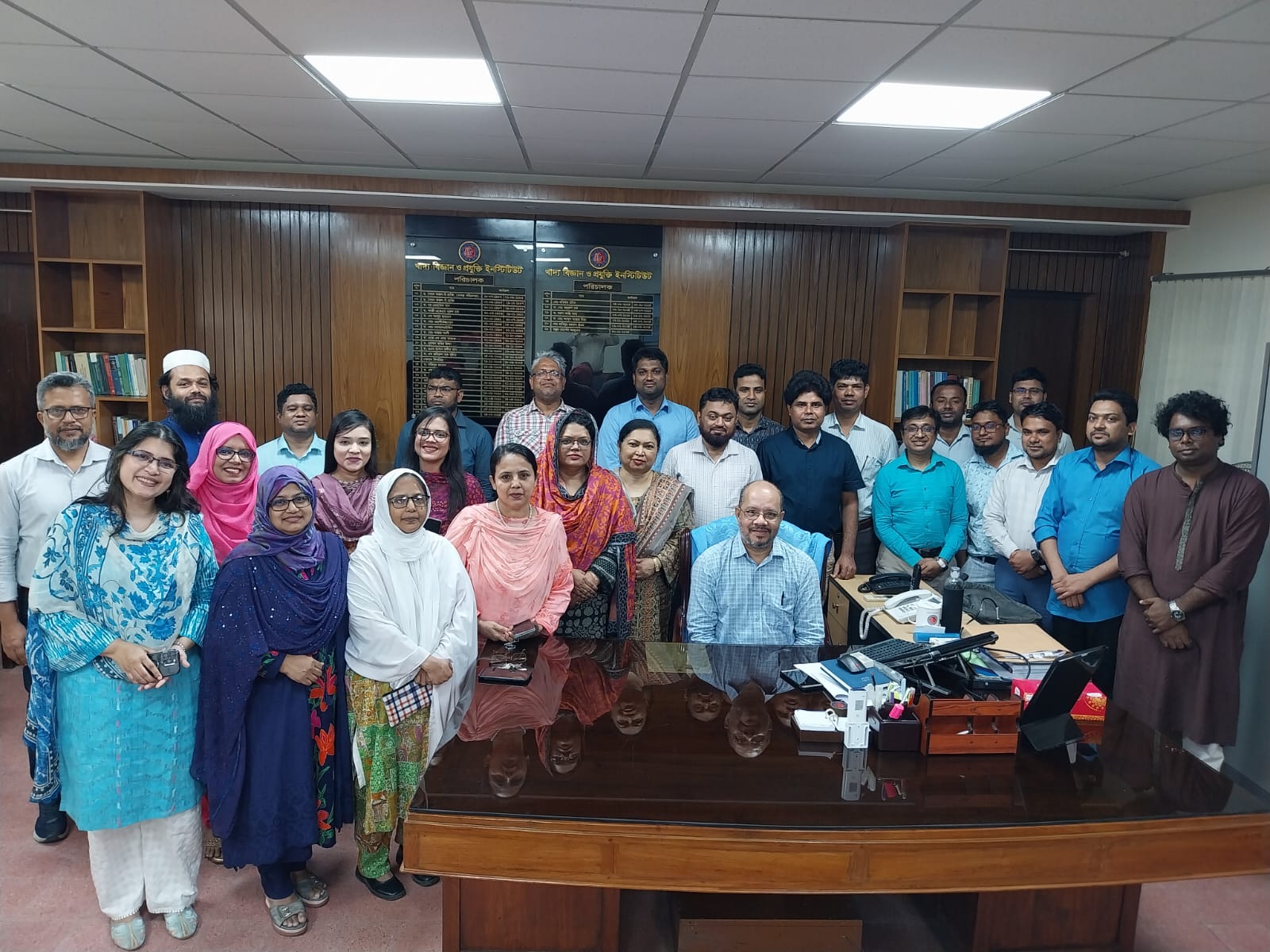 ঈদ উল আযহা ২০২৫ পরবর্তী প্রথম কর্ম দিবসে আইএফএসটি এর বিজ্ঞানীদের সাথে পরিচালক মহোদয় কুশল বিনিময় করেন